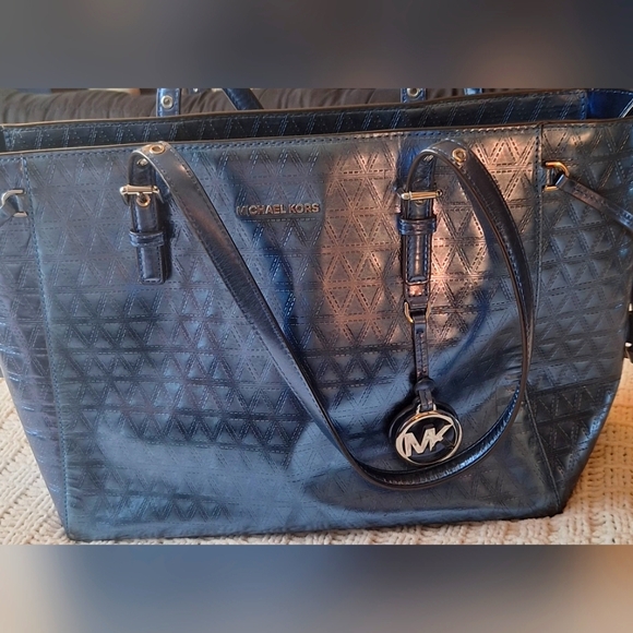 Michael Kors Voyager metallic blue Embossed Leather Large Tote - Picture 2 of 15